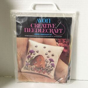 VTG 1972 Avon Creative Needlecraft Crewel Embroidery Pillow Kit "The Bee Garden"